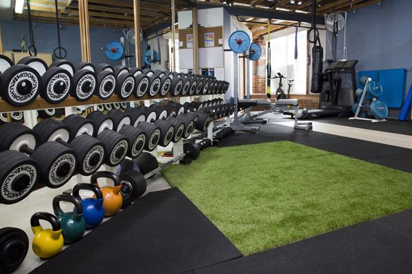 academia com grama sintetica