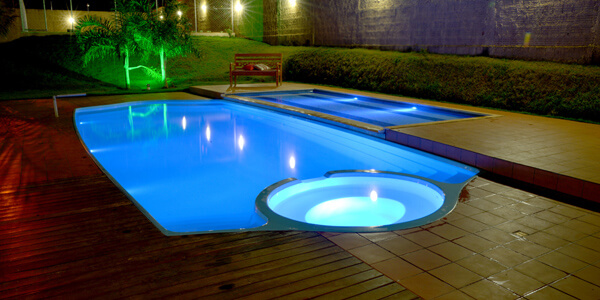 Iluminação subaquática para piscinas