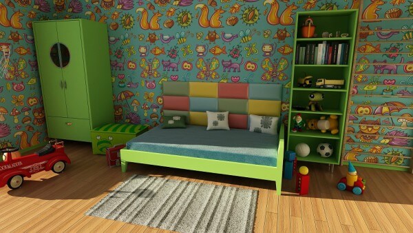 Quarto infantil com papel de parede